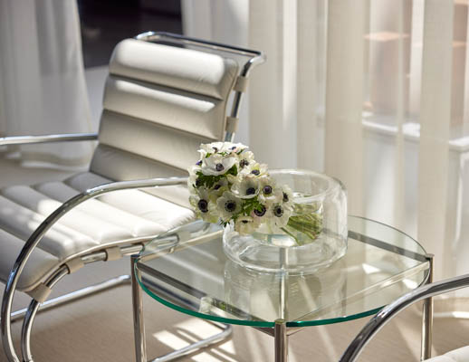 MR Lounge Chairs MR Table
